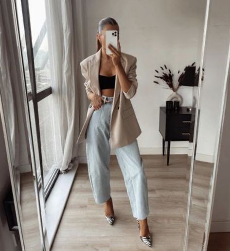 Hot And Minimalist Outfit, Nude Blazer Outfit, Class Woman, Blazer Outfits Casual, Outfit Primavera, Chique Outfits, Casual Dressy, Closet Makeover, Autumn Outfits