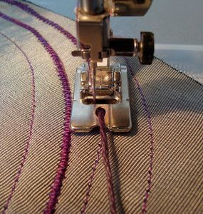 Pied à cordonnet Sew Tips, Sewing Machine Feet, Sewing 101, Fabric Embellishment, Sew Ins, Trendy Sewing, Fabric Ideas, Yo-yos, Creation Couture