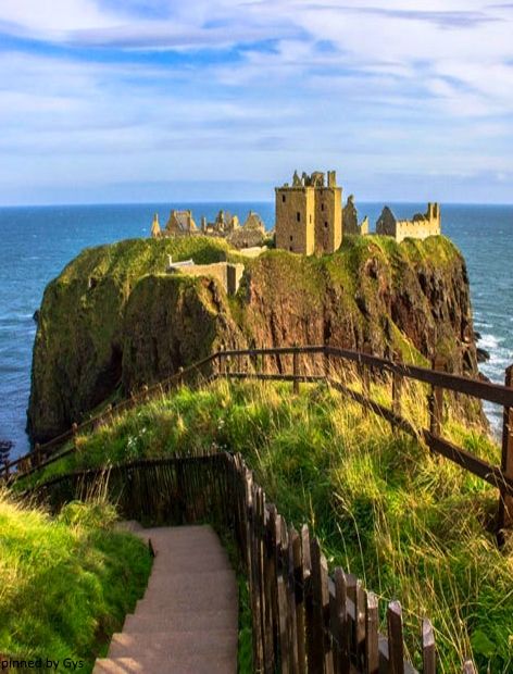 Dunnottar Castle, Aberdeen, Scotland Aberdeen Scotland Aesthetic, Aberdeen Aesthetic, Scotland Aberdeen, Aberdeen Football, Scotland Bucket List, Scotland Aesthetic, Dunnottar Castle, Castle Collection, Uk Life