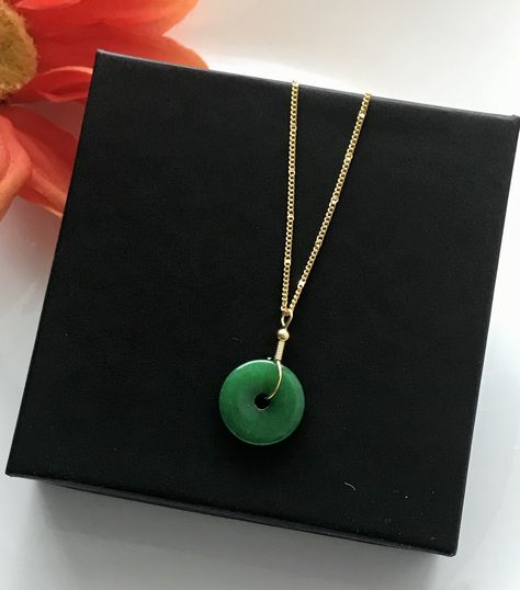 Jade Necklace Aesthetic, Chinese Bracelet, Diy Wire Jewelry Rings, Jade Necklace Pendant, Myanmar Art, Wire Jewelry Rings, Jade Charm, Jade Pendant Necklace, Personal Jewelry