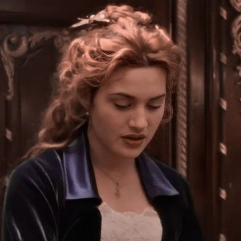 Rose Dawson Hair, Braids And Hats, Michelle Core, Titanic Aesthetic, Rose Dawson, Titanic Rose, Ivory Gloves, Titanic 1997, Braided Scarf