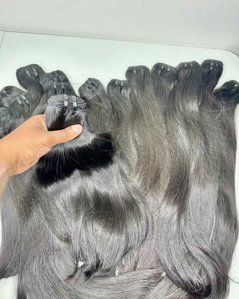 Our LHS Vietnamese Straight bundles allows you to use very minimal heat on your leave-out! Lengths 12-30 inches is available to shop🤍 Best part is that these beauties are currently on sale!! All you need to do is hit the site - add these bundles to your cart and BOOM instant discount! We currently offer same-length options for the girlies that like the blunt cut look AND layered inches for the layered look. You better snatch these beauties before they sell out! 🏃🏾‍♀️ To purchase this b... Raw Bundles, Hair Packaging, 500 Euro, Hair Extension Brands, Natural Hair Salons, Raw Indian Hair, Straight Bundles, Boutique Business, Hair Boutique