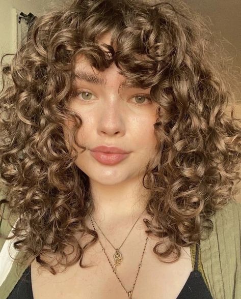 Curly Butterfly Haircut, Haircuts Bangs, Butterfly Haircut, Long Curly, Hair Ideas, Curly Hair, Bangs, Hairstyles, Necklaces