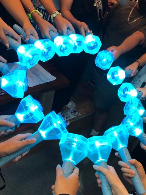 teulight Teulight Treasure, Treasure Lightstick, Lightstick Deco, Treasure 12, Kpop Lightsticks, Lightstick Kpop, Kpop Lightstick, Album Kpop, Alien Aesthetic