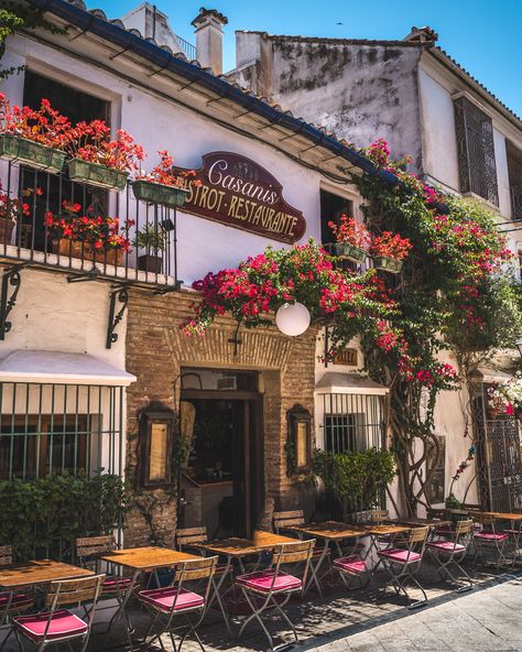 The 12 best restaurants in Marbella Old Town Spanish Restaurant Aesthetic, Spain Restaurant, Old Town Restaurant, Marbella Restaurants, Spanish Market, Spain Small Towns, Hotel Marbella, Marbella Spain Villas, Spain Coastal Towns