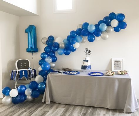 Mr Onederful Birthday Decoration Blue, Mr Onederful Birthday Cake, Dark Blue Balloons, Baby Shower Balloons Boy, Onederful Party, Blue Balloon Arch, First Birthday Decorations Boy, Blue Balloon Garland, Oblong Table