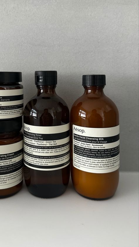 #aesop #aesopskincare #skincare #skincarebottles #skincareroutine #skin #skincareaddiction #lelabo #byredo skincare aesthetic #cleangirl #cleangirlaesthetic Smell Good Aesthetic, Aesop Aesthetic, Wellness Girly, Aesop Skincare, Minimal Skincare, Fragrance Lab, Skincare Aesthetic, Aesthetic Life, Beauty Queen