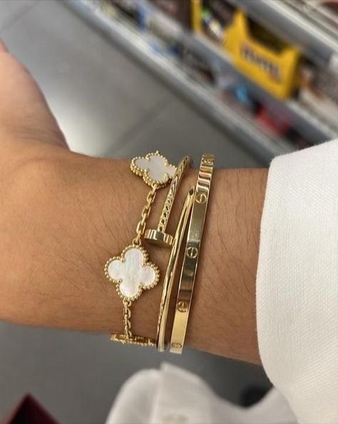 #gold #bracelet #braceletstack #clover #trefoil #luxury #quality #jewelry #women #aesthetic

*I do not own this photo* Gold Statement Jewelry, Gold Bracelets Stacked, Nail Bracelet, Bracelet Stacks, Preppy Jewelry, Clover Bracelet, Expensive Jewelry Luxury, Timeless Love, Luxe Jewelry