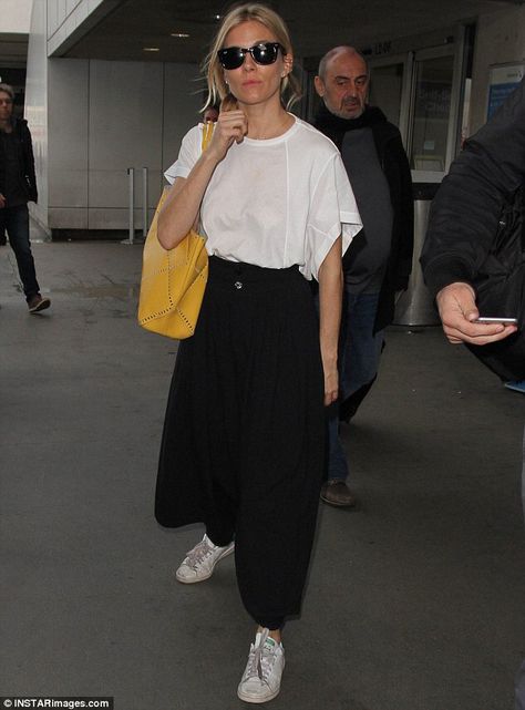 Dreamy Outfits, Sienna Miller Style, Style Inspiration Casual, Style Muse, Sienna Miller, Great Fashion, Looks Street Style, Sunny Yellow, Celebrity Street Style