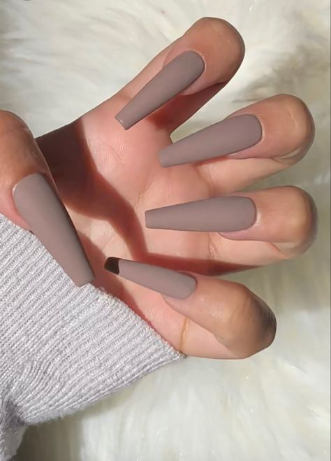 Matted Nails, Matte Acrylic Nails, Tan Nails, Acrylic Nails Nude, Brown Acrylic Nails, Coffin Nails Matte, Matte Nails Design, Simple Acrylic Nails, Glow Nails