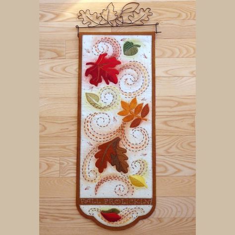 Seasonal Wall Hangings, Applique Wall Hanging, Wall Hanging Pattern, Paint Sticks, Cottage Quilt, Applique Quilt Patterns, Wool Projects, Painted Sticks, Wall Quilts