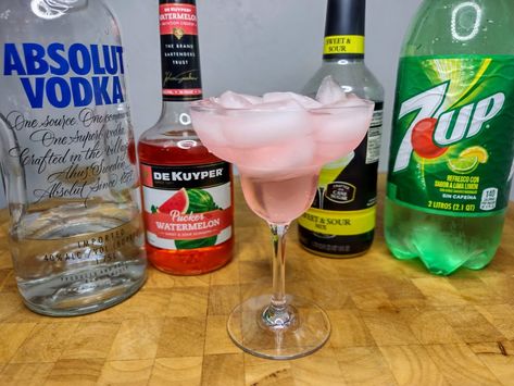 Jolly Rancher Drink Alcohol, Watermelon Jolly Rancher Drink, Watermelon Pucker Drinks Recipes, Jolly Rancher Shots Recipe, Watermelon Pucker Drinks, Whipped Vodka Drinks, Watermelon Mixed Drinks, Watermelon Alcoholic Drinks, 2024 Cocktails