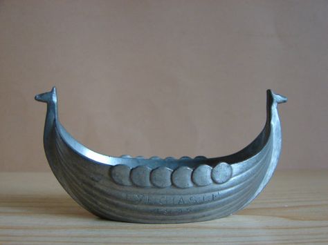 Vintage Minature Pewter Viking Ship Boat Salt Cellar by Luckytage, €13.00 Wooden Bowls Diy, Viking Long Boat, Viking Boat, Ship Boat, Garden Pottery, Viking Ship, Hand Built Pottery, Art Carved, Salt Cellar