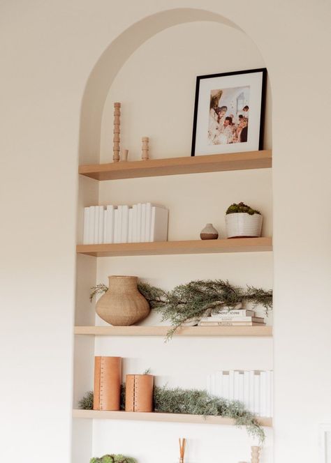 Shiplack Walls, Beige Shelves, Home Shelves, Beige Living Room Decor, White Tablescape, Style Bookshelf, Winter Whites, Christmas Eve Dinner, Beige Living Rooms