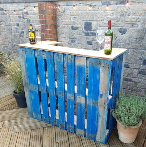 £165!! Rustic blue reclaimed pallet bar - outdoor garden wedding fairground storage | eBay Garden Fairy Lights, Garden Entertaining, Garden Bar Ideas, Blue Pallets, Table Decorations Wedding, Kitchen Arrangement, Fairy Lights Garden, Outdoor Garden Wedding, Pallet Bar