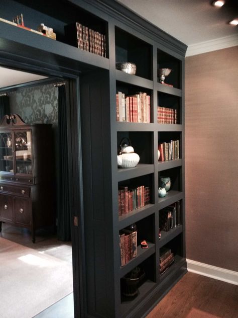 Dark Built In Bookshelves, Bookcase Storage Ideas, Dining Room Bookshelves, Perth House, Room Library Ideas, Family Room Library, Harry Potter Office, Lakehouse Living Room, Grey Bookshelves