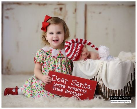 Sibling Christmas Pictures, Newborn Christmas Photos, Newborn Sibling, Christmas Baby Pictures, Christmas Newborn, Baby Christmas Photos, Xmas Pictures, Xmas Photos, Family Christmas Pictures