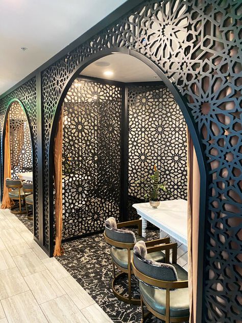 Mandi Restaurant Interior, Mandi Restaurant Design, Islamic Interior Design Restaurant, Restrant Idea, Moroccan Restaurant Interior, Laser Cut Design Pattern, Laser Cut Projects Ideas, Modern Restaurant Interior, Dekorasi Maroko