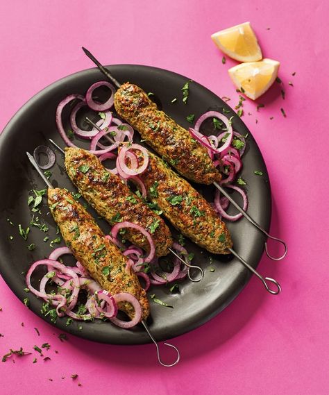 Kebab Photography, Coriander Chicken, Hyderabadi Cuisine, Kebab Meat, Low Fat Chicken, Chicken Mince, Chicken Kebab, Kofta Recipe, Kebabs On The Grill