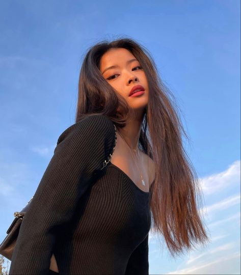 📷: @caroline_hu on IG Vivian Lau, Caroline Hu, King Of Wrath, Cute Couples Hugging, Pretty Pictures, Asian Beauty, Fashion Inspo Outfits, Love Story, Beauty Makeup