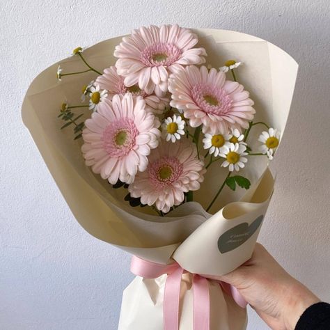 Pink Daisy Bouquet, Gerbera Daisy Bouquet, Single Flower Bouquet, Ribbon Flowers Bouquet, Flower Boquet, Graduation Flowers, Gerbera Flower, Crystal Bouquet, Flower Bouquet Diy