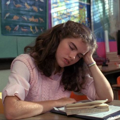 Heather Langenkamp, Nancy Thompson, Female Movie Characters, Cher Clueless, School Edition, Preggo Fashion, Slasher Movies, Make School, A Nightmare On Elm Street