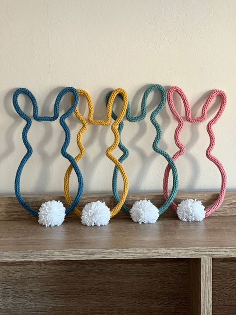 Easter bunny decoration, Easter gift, Knitted bunny I Cord Projects, Macrame Easter, Knitted Wire Art, Crochet Easter Bunny, Bunny Diy, Knitted Bunny, Diy Sy, Wire Knitting, Spool Knitting