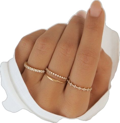 Simple Diamomd Ring, Ring Stacking Dainty, Simple Ring Stacking, Cute Dainty Jewelry Gold, Stack Ring Ideas, Elegant Gold Accessories, Silver Rings Ideas, Prom Rings Gold, Ring Inspo Jewelry Gold