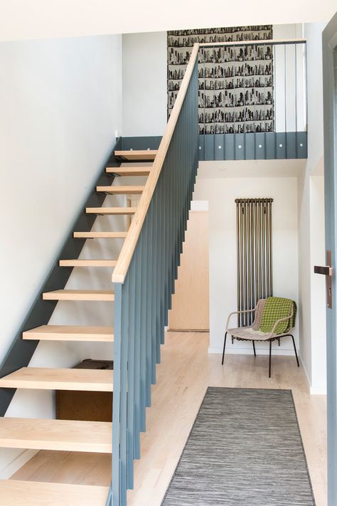 16 Stylish Scandinavian Staircase Designs You Will Love Scandinavian Stairs, Scandinavian Staircase, 25 Beautiful Homes, Bespoke Staircases, Country Modern Home, Scandi Home, Arts And Crafts House, Home Stairs Design, Modern Hallway