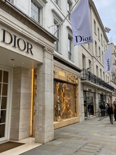 London Mayfair, Mayfair London, Moving Home, Rich Life, Bond Street, Luxury Life, Vintage Aesthetic, Dior, Chanel