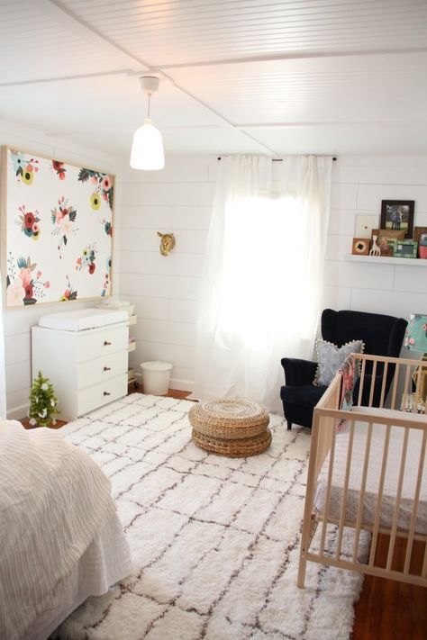 Take a look at these real rooms that stylishly serve as both a nursery and a guest room and let it inspire a similar dual-purpose room in your home. Nursery Guest Room Combo, Guest Room Combo, Organization Nursery, Grown Up Bedroom, Nursery Guest Room, Nursery Nook, Baby Corner, Theme Pink, Nursery Theme