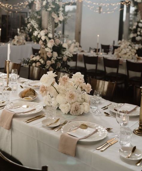 Neutrals And Gold Wedding, Taupe Wedding Theme Table Settings, Wedding White Table Setting, Ruzmarin Za Svatove, Cream Wedding Table Setting, Champagne Table Decor, Neutral Wedding Table Setting, Beige Wedding Theme, Elegant Neutral Wedding