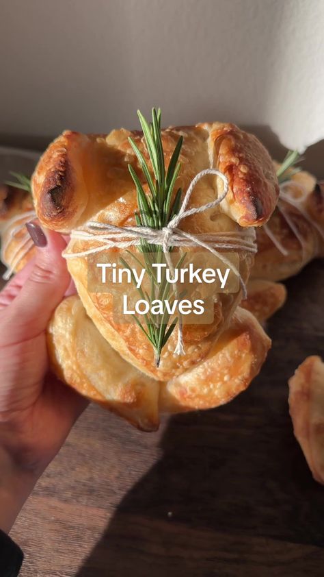 Mini Turkey Sourdough Loaves, Turkey Bread Shape, Turkey Shaped Bread, Turkey Bread, Turkey Loaf, Bread Shaping, First Thanksgiving, Sourdough Recipes, Sourdough Starter