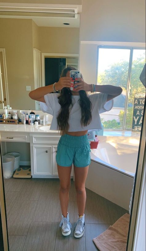 Cute Comfy Shorts Outfit, Cute Sporty Aesthetic, Aesthetic Lake Outfits, Shorts Outfits Sporty, Comfy School Outfits Shorts, Comfy Summer School Outfits, Summer Lake Fits, Cute Summer Outfits Comfy, Summer Outfits Lake