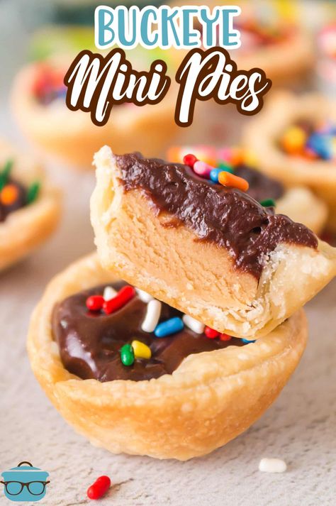 Buckeye Mini Pies are inspired by the favorite peanut butter and chocolate candy. These mini pies are made with smooth peanut butter filling nestled in a flaky pie crust and topped with a layer of melted chocolate! Mini Cherry Cheesecakes, Peanut Butter Dessert Recipes, Smooth Peanut Butter, Homemade Pie Crust Recipe, Best Banana Pudding, Christmas Pie, Chocolate Peanut Butter Pie, Mini Pie, Peanut Butter And Chocolate