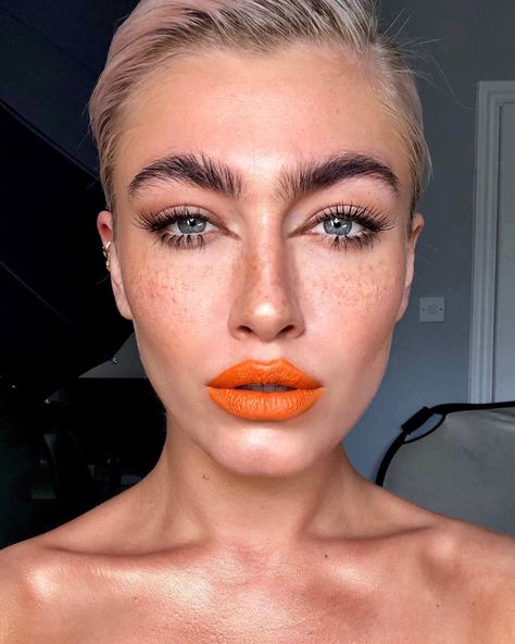 V I V I ' S     M A K E U P on Instagram: “Sharpen eyes statement lips @indiaalexandrial has it all..... makeup by @vivis_makeup using @fentybeauty lipstick in shade ‘Saw C’…” Orange Lipstick Makeup, 2022 Makeup Trends, Bloom Makeup, 2022 Makeup, Fall Makeup Trend, Makeup Life Hacks, Orange Lipstick, Holiday Makeup Looks, Celebrity Makeup Looks