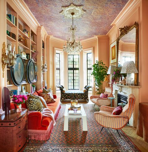 Designer Summer Thornton and her husband, Josh, have transformed their 19th-century home into a theatrical wonderland for their family. Chicago Townhouse, Summer Thornton, Veranda Magazine, Interior Design Process, New England Homes, Chinoiserie Chic, Room Paint Colors, Up House, Chic Interior