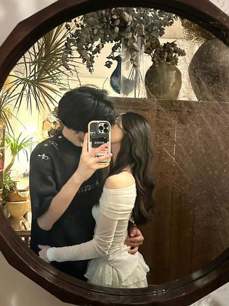 Couple Selfies, Cute Relationship Photos, Ulzzang Couple, Korean Couple, Relationship Goals Pictures, Cute Couple Selfies, Foto Ideas Instagram, Cute Relationship Goals, Couple Outfits