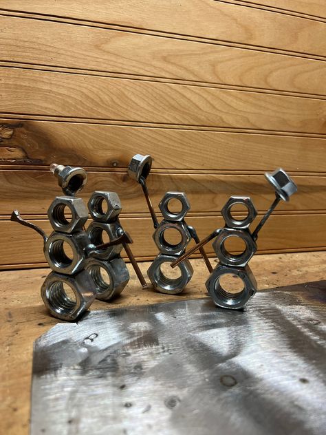 Metal snowman figurines,10/each Welding Gifts, Cool Welding Projects, Horseshoe Crafts Projects, Welded Metal Projects, Welding Crafts, Metal Figurines, Welding Art Projects, Junk Art, Steel Art