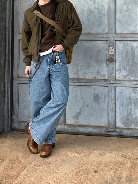 Male Street Wear Outfits, Brown Leather Boots Outfit Men, Mens Nyc Style, Blonde Men Fashion, Chill Mens Outfits, Indie Men Style, Mens Earthy Outfits, 60s Inspired Outfits Men, Layered Guy Outfits