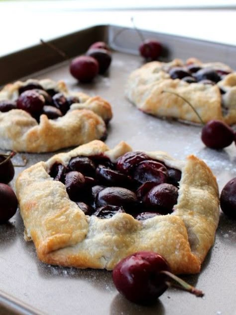 Sweet Cherry Recipes, Cherry Tarts, Tart Cherries Recipes, Fresh Cherry Recipes, Galette Recipe, Tart Dessert, Cherry Desserts, Cherry Recipes, Fresh Cherries