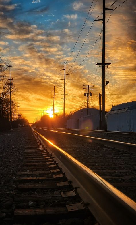 Train Sunset, Loneliness Photography, Hd Nature Wallpapers, Best Background Images, Beautiful Images Nature, Train Tracks, Sunset Pictures, Sky And Clouds, Beautiful Nature Pictures