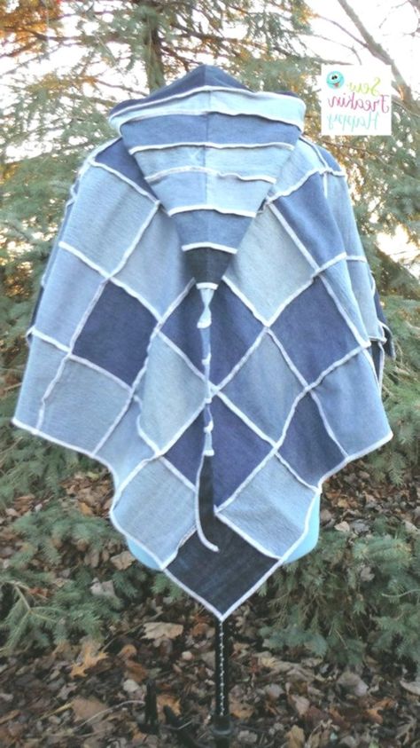 Denim Poncho, Patchwork Poncho, Återvinna Jeans, Artisanats Denim, Jean Diy, Ropa Upcycling, Jacket Patchwork, Diy Jeans, Blue Jeans Crafts