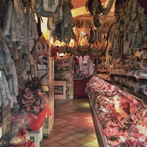 Local Butcher Shop, Anti Vegan, Meat Art, Meat Store, Food Republic, Italian Cafe, Meat Markets, Followers On Instagram, Cheese Shop