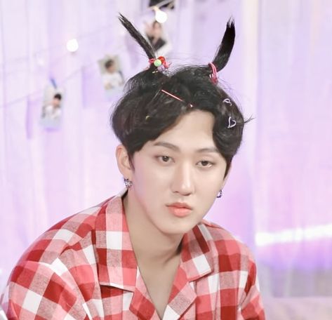 Changbin Being Cute, Cute Changbin Pics, Funny Changbin Pictures, Changbin And Dwaekki, Changbin Memeable Face, Changbin Funny Face, Changbin Funny Pics, Skz Changbin Cute, Seo Changbin Cute