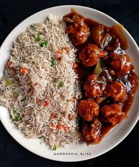 Indian Fast Food, Delicious Food Image, Indian Food Photography, Vegetarian Fast Food, Chilli Chicken, Vegetarian Snacks Recipes, Tasty Recipes Videos, Makanan Diet, Desi Food