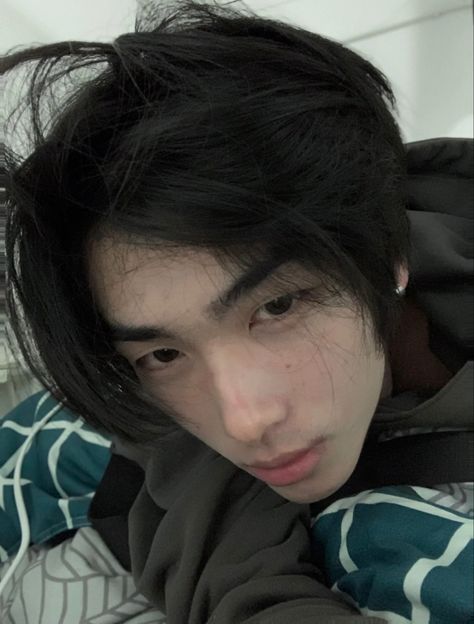 Rizz Face Guy, Wasian Face Claim Male, Japanese Guy Aesthetic, Japanese Face Claims Male, Japanese Boy Aesthetic, Emo Asian Boy, Boys With Black Hair, Russian Guys, Japanese Guy