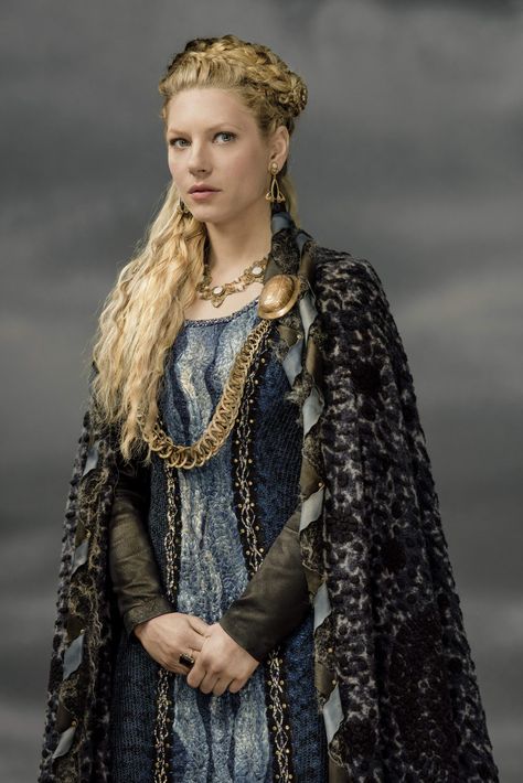 viking Promo | Katheryn Winnick – Vikings Season 3 Promo Photos Legartha Vikings, Lagertha Costume, Vikings Clothing, Avatar Women, Lagertha Lothbrok, Katheryn Winnick Vikings, Lagertha Vikings, Chinese Whispers, Vikings Lagertha