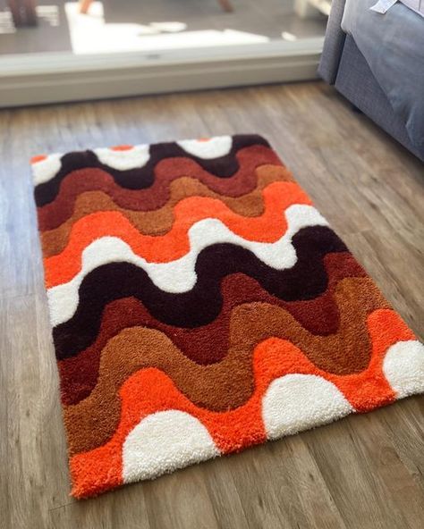 70’s Rug, Barbie Palace, 70s Rugs, 70s Aesthetic Bedroom, 70s Carpet, Retro Bedroom Ideas, Balinese Tattoo, 70’s Decor, 70s Rug