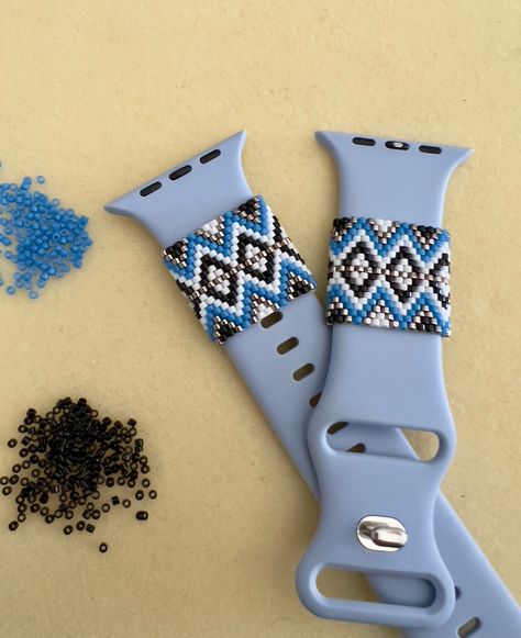 Beaded watch band with seed beads  *Watch band colors and seed bead colors can be customized* Beaded Loom Designs, Seed Bead Loom Patterns, Beaded Gifts, Indigenous Beadwork, Custom Apple Watch Bands, Seed Bead Art, Handmade Watch Bands, Beaded Watches, Bead Loom Designs